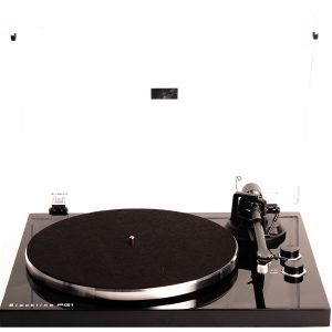 Blackline P01 turntable with clear dust cover, black glossy plinth, and right-side tonearm assembly.
