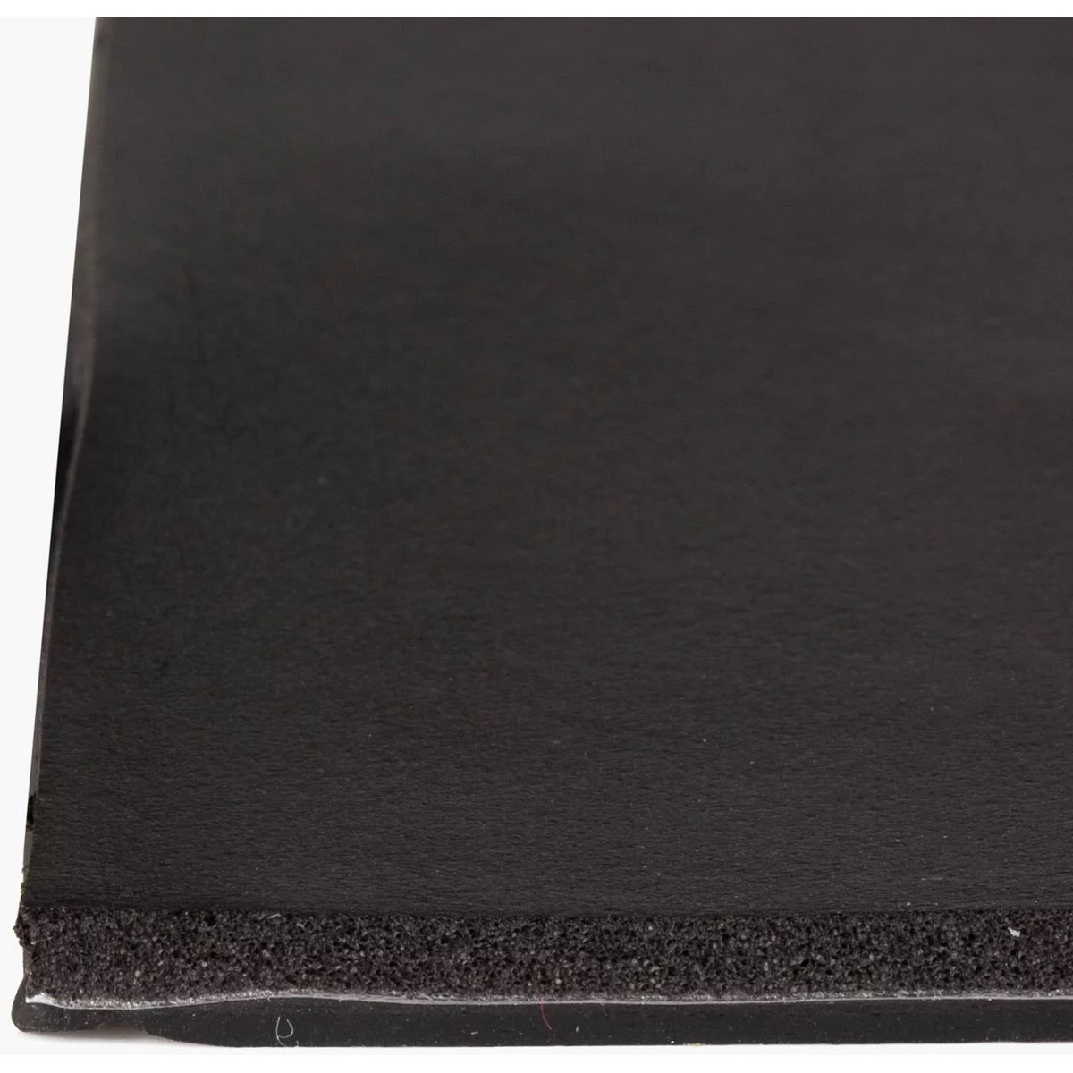 Gladen Alpha D-Multi Close-up of a black foam panel with a dense foam strip along the bottom edge.